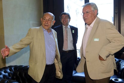 Fèlix Millet, el abogado Jordi Pina y Jordi Montull, en diciembre pasado en el Parlamento de Cataluña.