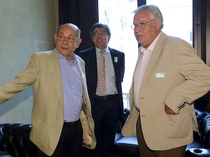 Fèlix Millet, el abogado Jordi Pina y Jordi Montull, en diciembre pasado en el Parlamento de Cataluña.