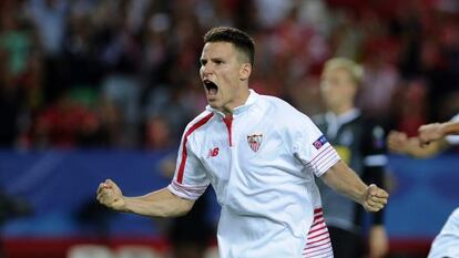 Gameiro celebra su gol frente al MGladbach.