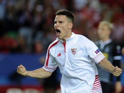 Gameiro celebra su gol frente al MGladbach.