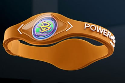La pulsera Power Balance promete efectos milagrosos.