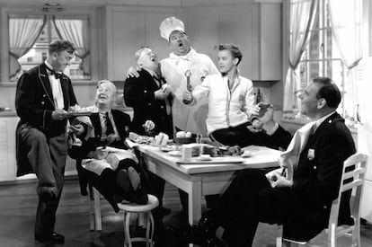Stan Laurel y Oliver Hardy también hacía fiestas con sus amigos en la cocina de su casa. Aquí, en 1944, en 'Nothing but trouble'.