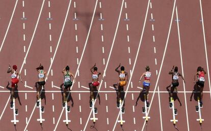 Salida la primera ronda de los 100 metros femeninos.