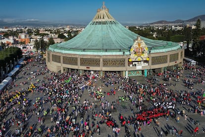 Debido a la celebración de la Virgen, la Basílica es uno de los principales destinos turísticos religiosos del mundo.