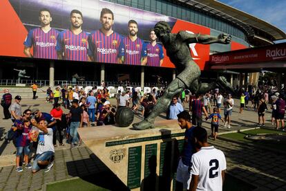 Alrrededores del Camp Nou, antes del encuentro.