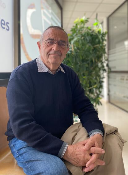 Juan Morales, en el centro de mayores Gloria Fuertes de San Sebastián de los Reyes.