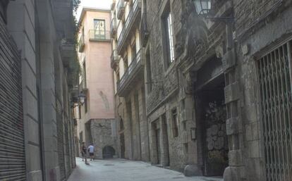 Fachada del Palau de Gualbes, en la calle Regomir, donde se han localizado nuevos fragmentos de las termas femeninas de mar.