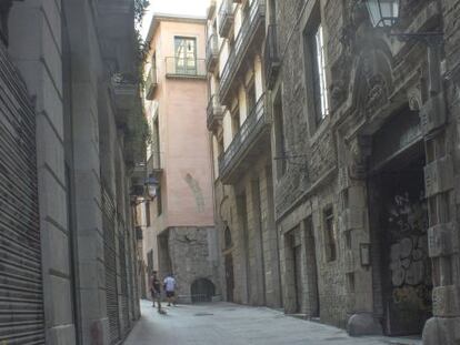 Fachada del Palau de Gualbes, en la calle Regomir, donde se han localizado nuevos fragmentos de las termas femeninas de mar.