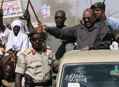 El presidente de Sudán, Omar al Bashir, durante su visita a Al Fashir, capital de Darfur Norte.