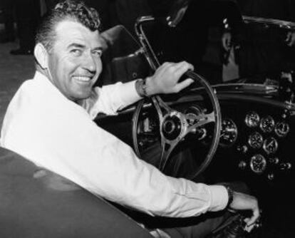Carroll Shelby, piloto de carreras y dise&ntilde;ador de coches deportivos, en 1964. 