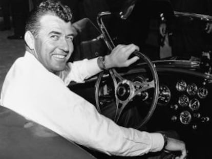 Carroll Shelby, piloto de carreras y dise&ntilde;ador de coches deportivos, en 1964. 