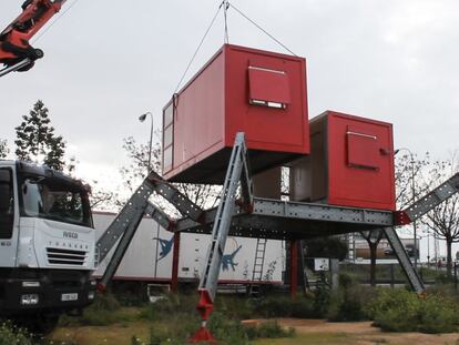 Desmontaje del &uacute;ltimo edificio de La Carpa. 