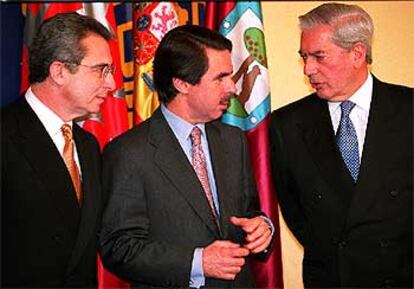 Ernesto Zedillo, José María Aznar y Mario Vargas Llosa, ayer en la Casa de América.
