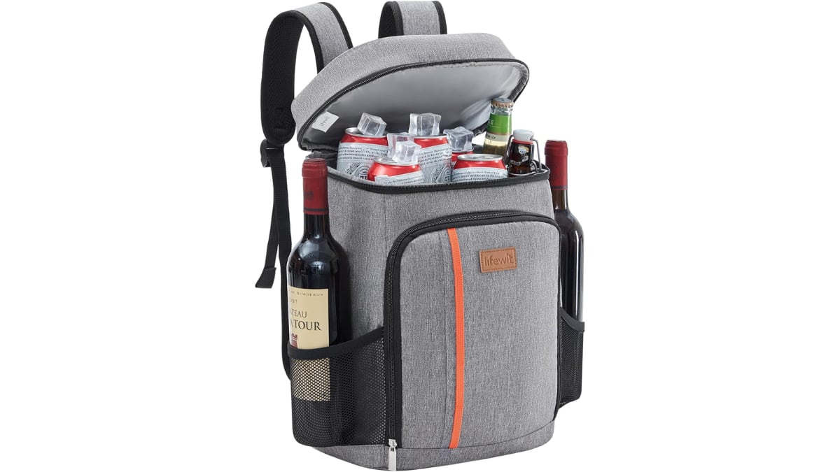 Esta mochila nevera es de gran capacidad.