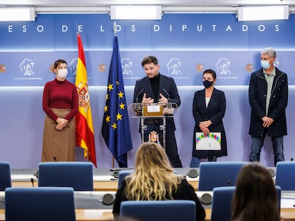 El portavoz parlamentario de ERC, Gabriel Rufián, en rueda de prensa conjunta, este martes.