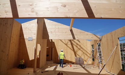 Viviendas de madera en construcción en Hondarribia (Gipuzkoa).