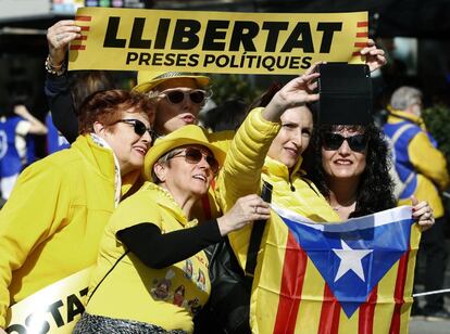 Manifestacin convocada en Barcelona por Espai Democrcia i Convivncia, con el lema "Por los derechos y las libertades, por la democracia y la cohesin, os queremos en casa".