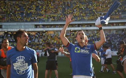 Los jugadores del Oviedo celebran la victoria.