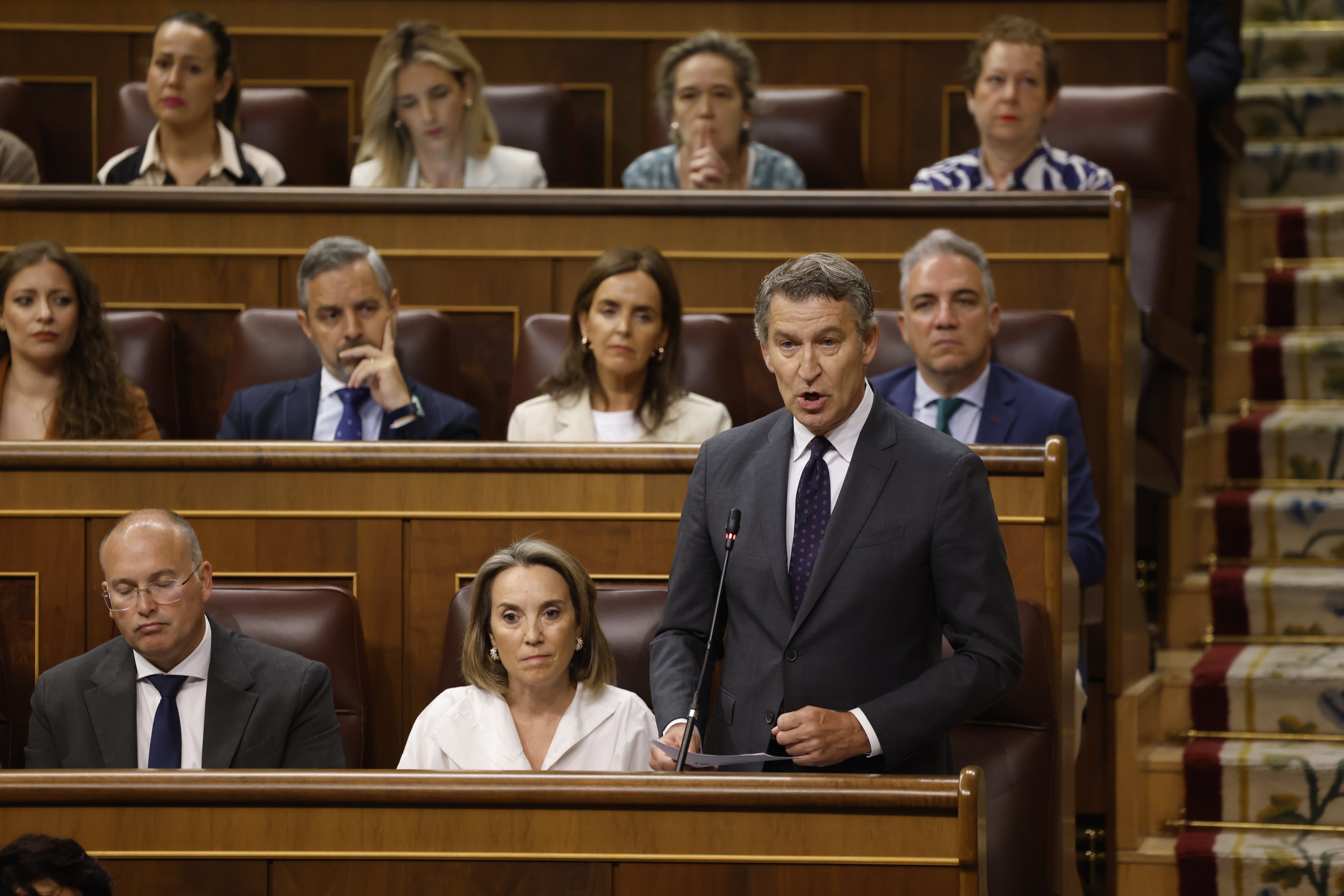 Feijóo califica a Sánchez de “peligro para la democracia” 