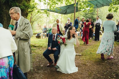 'Rebekah y Andrew en la granja Middle Coombe, Devon (Inglaterra)'.