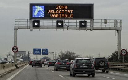Paneles para regular la velocidad variable en Cataluña.