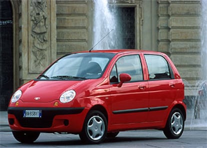 El Daewoo Matiz es el automóvil más barato del mercado. Un coche de ciudad con un diseño simpático y actual, y una mecánica de gasolina con consumos ajustados.