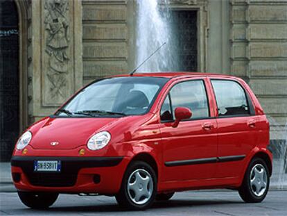 El Daewoo Matiz es el automóvil más barato del mercado. Un coche de ciudad con un diseño simpático y actual, y una mecánica de gasolina con consumos ajustados.