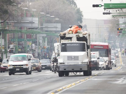 Una v&iacute;a principal de la Ciudad de M&eacute;xico durante la contingencia.