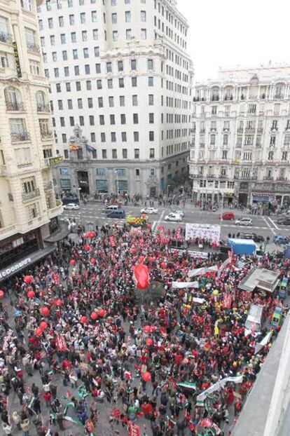 Unas 2.000 personas se han manifestado hoy en Madrid para defender sus puestos de trabajo en Nueva Rumasa.