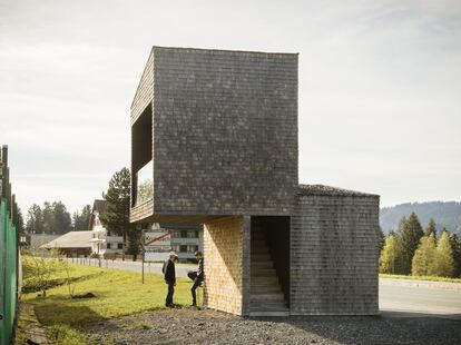 Parada de autobús en Krumbach diseñada por el arquitecto chino Wang Shu.