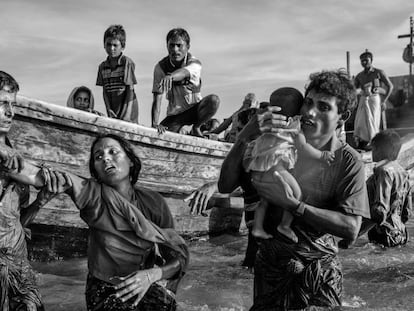 Refugiados rohingyas llegan a Bangladés el 1 de octubre. 