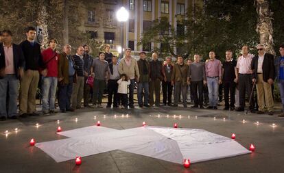 Concentración de hombres contra la violencia de género en Alicante (PEPE OLIVARES)