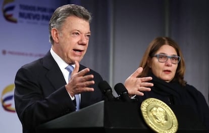El presidente de Colombia, Juan Manuel Santos (izquierda), junto a la ministra de Cultura, Mariana Garcés, este lunes en Bogotá.