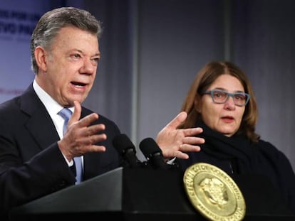 El presidente de Colombia, Juan Manuel Santos (izquierda), junto a la ministra de Cultura, Mariana Garcés, este lunes en Bogotá.