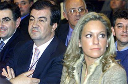 Francisco Álvarez Cascos y su esposa, Gemma Ruiz Cuadrado, quien acompañó al ministro como invitada.