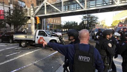 Agentes de la policía, en el lugar del incidente en Nueva York este martes.