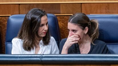 Las ministras Ione Belarra e Irene Montero, este martes en el Congreso.