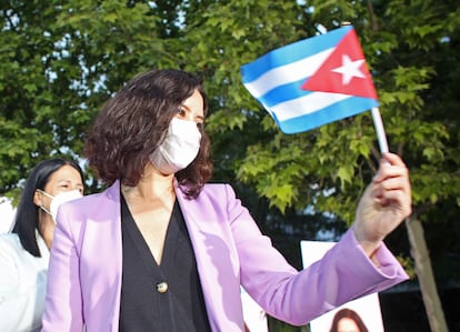 La candidata del PP a la Presidencia de la Comunidad de Madrid, Isabel Díaz Ayuso, durante un acto electoral este viernes en Móstoles.