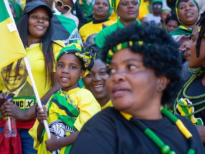 Seguidores del partido African National Congress (ANC), este domingo en Johannesburgo.
