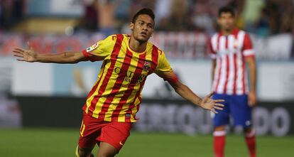 Neymar Jr celebra el gol del empate para el Barcelona en el minuto 65.