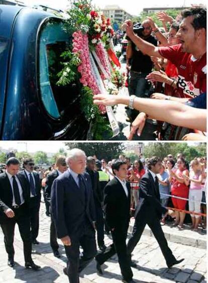 Arriba, aficionados despiden el coche fúnebre que traslada el cuerpo de Puerta. Abajo, la representación del Madrid, con Raúl, Saviola y el presidente, Calderón, al frente. Detrás, Baptista y Guti.