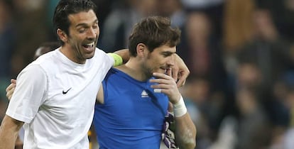 Buffon y Casillas, al final de un Madrid-Juventus en 2013.