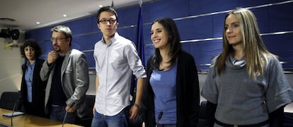 Els diputats de Podem Alexandra Fernández, Francesc Xavier Domènech, Íñigo Errejón, Inés Montero i Ángela Ballester, aquest dimecres.