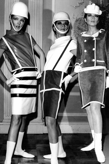 André Courrèges creó su propia marca en 1961 con el apoyo de Cristóbal Balenciaga, su antiguo maestro, y revolucionó el mundo de la moda con propuestas que, en su época, trastocaron los principios conservadores de la sociedad.