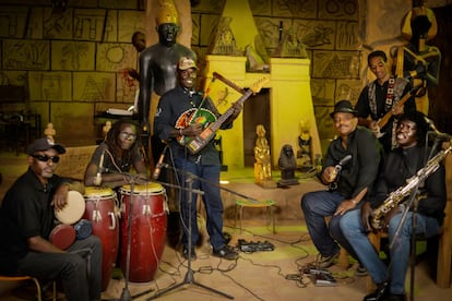 La banda Dorpa al completo en el Museo Nacional de Sudán.