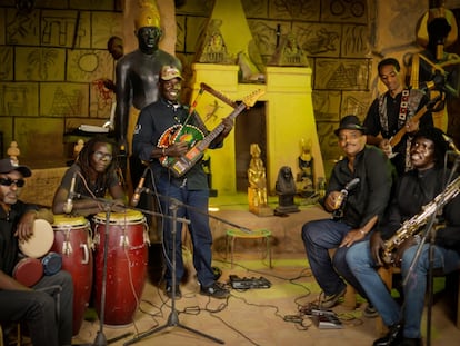 La banda Dorpa al completo en el Museo Nacional de Sudán.