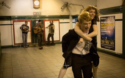 Domnhall Gleeson y Rachel McAdams, en 'Una cuestión de tiempo'.