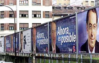 Carteles electorales en Bilbao.