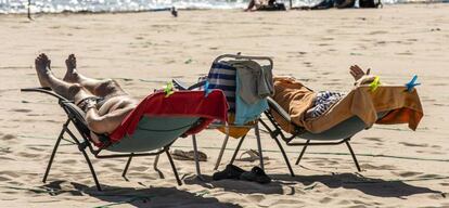 Turistas en una playa