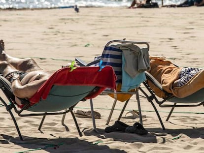 Turistas en una playa